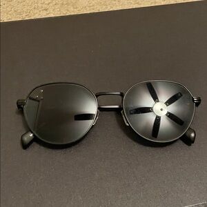 Men's Black Metal Frame Sunglasses — Sleek Round Design
